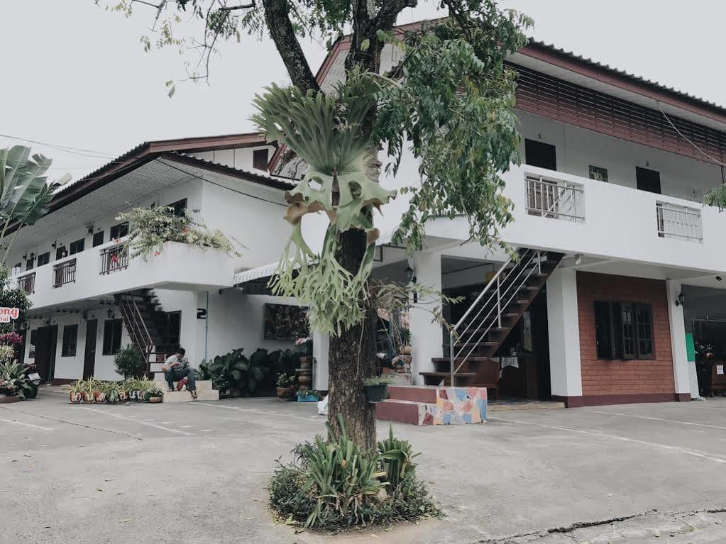 Baan Nukanong Guesthouse Chiang Rai Extérieur photo