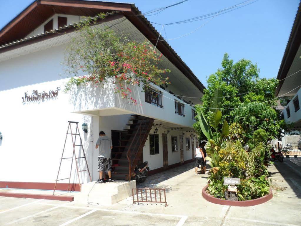 Baan Nukanong Guesthouse Chiang Rai Extérieur photo